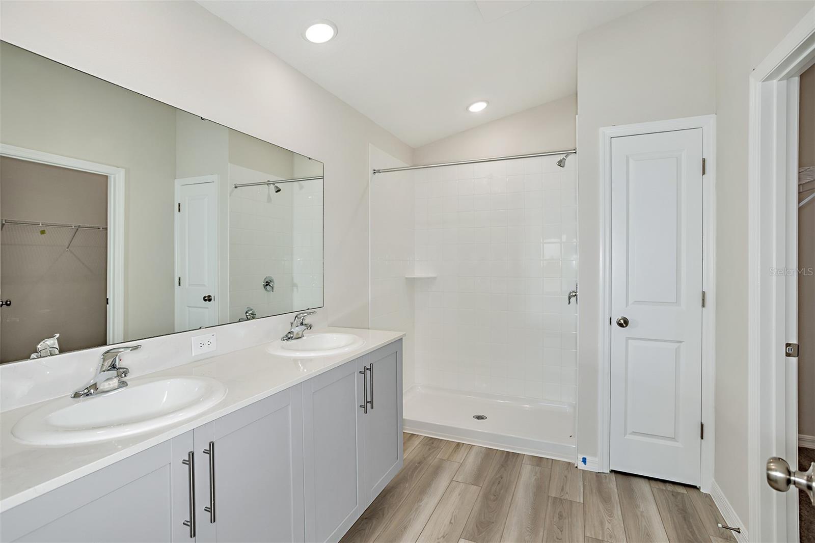 15204 Maude Landing Loop Property Photo 5