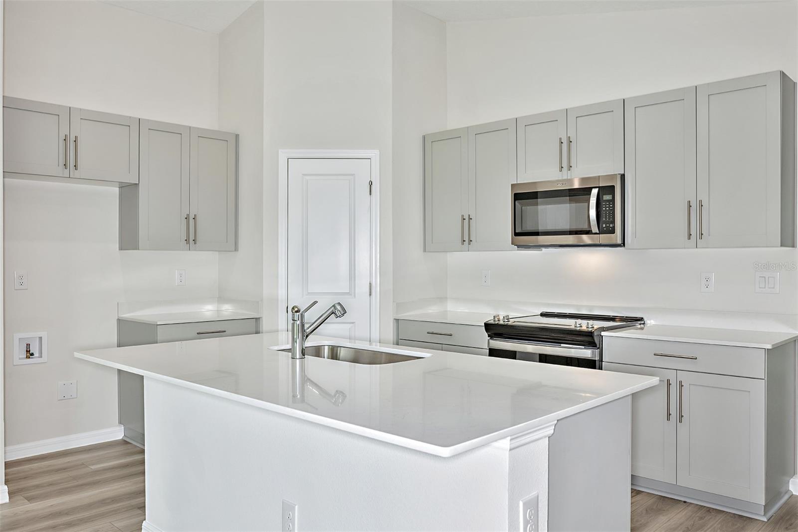 15204 Maude Landing Loop Property Photo 6