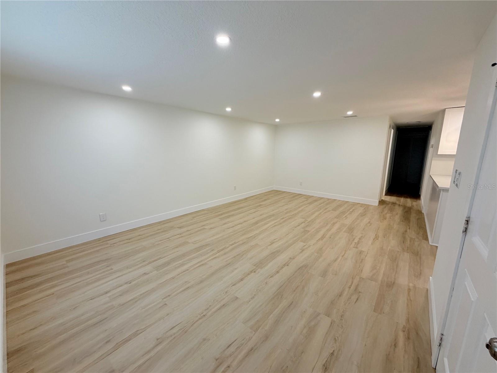 4533 W Fern St Property Photo 6