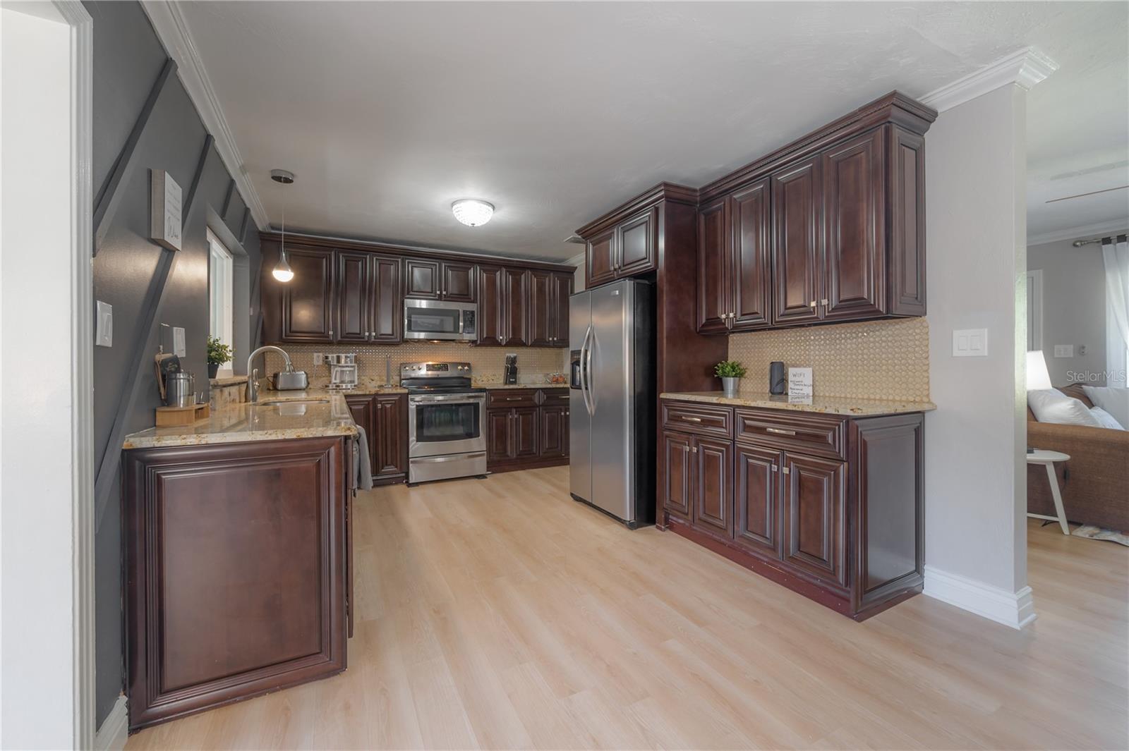 2916 W Collins St Property Photo 6