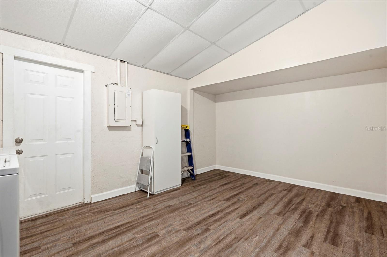 1680 Pinehurst Rd Property Photo 6