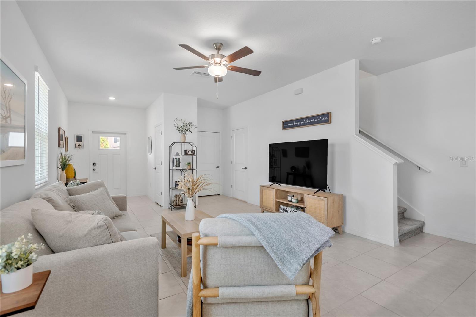 6033 Acara Ln Property Photo 3