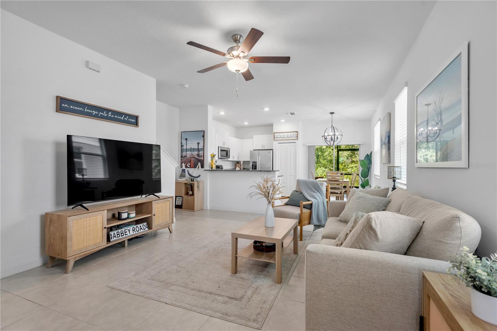 6033 Acara Ln Property Photo 6
