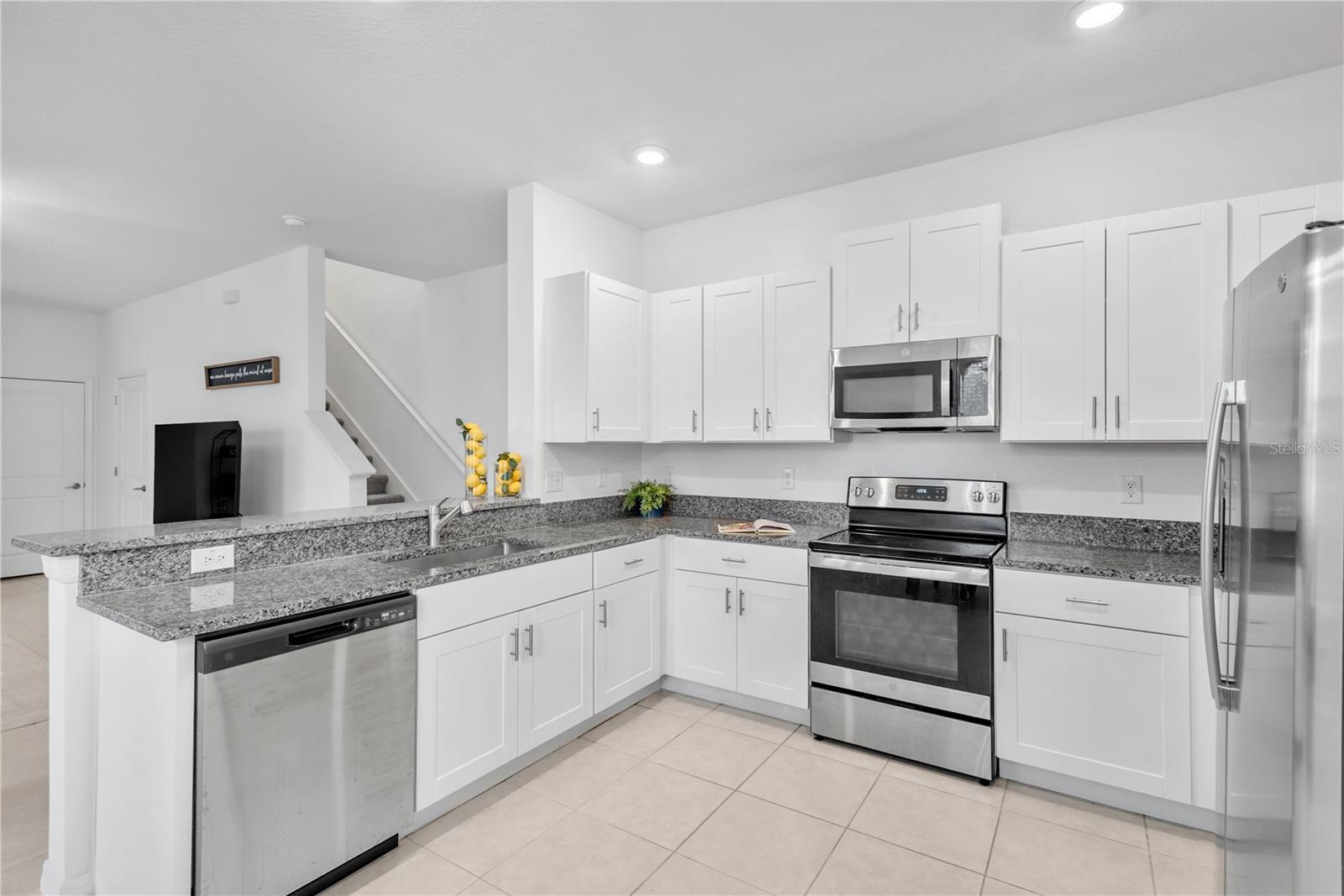 6033 Acara Ln Property Photo 12