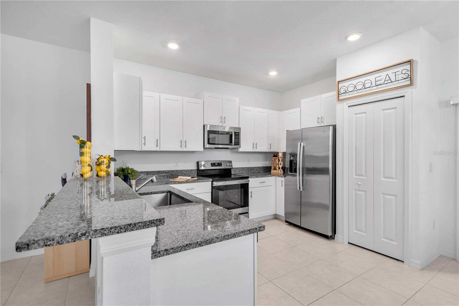 6033 Acara Ln Property Photo 13