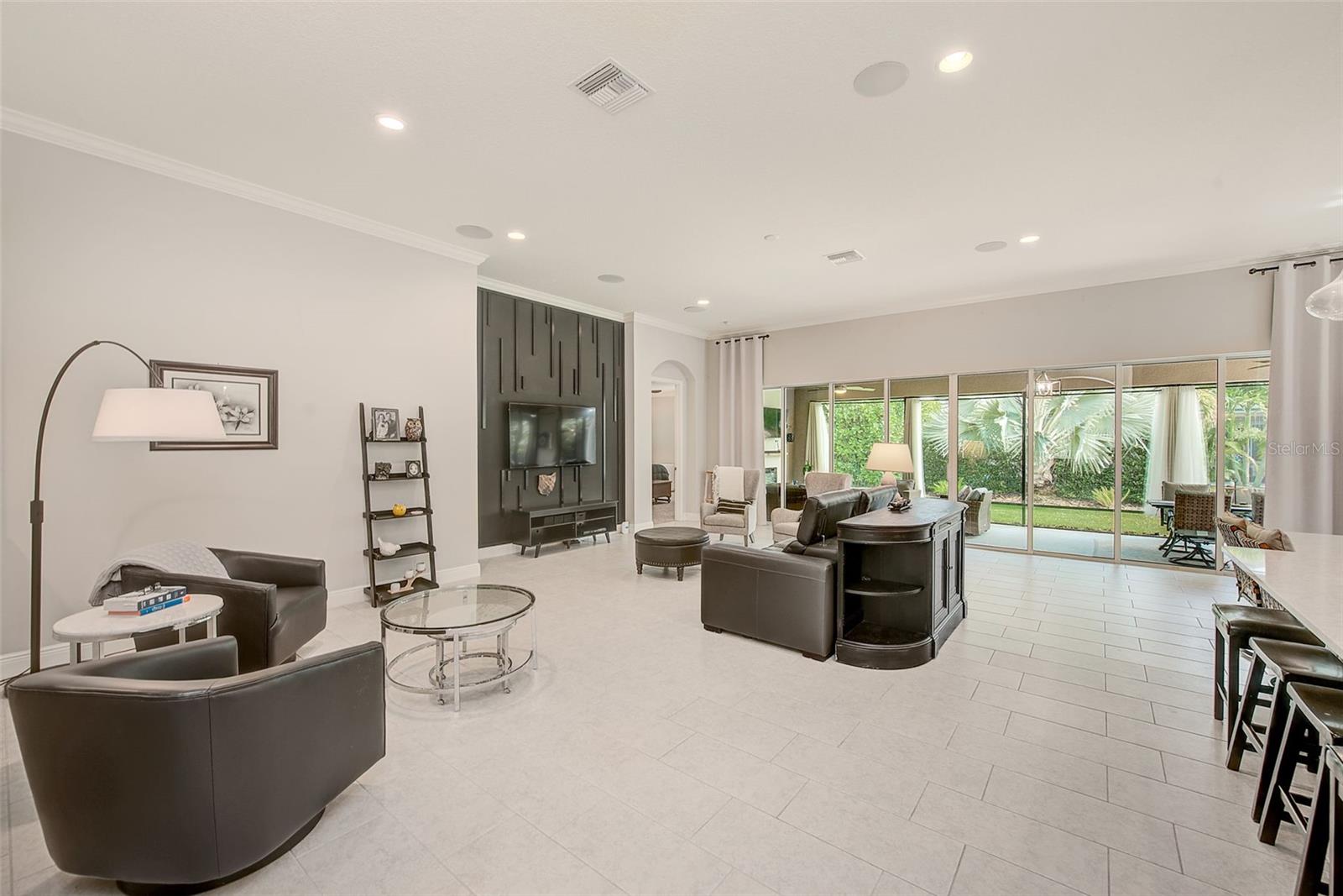 6916 Neopolitan Ct Property Photo 4