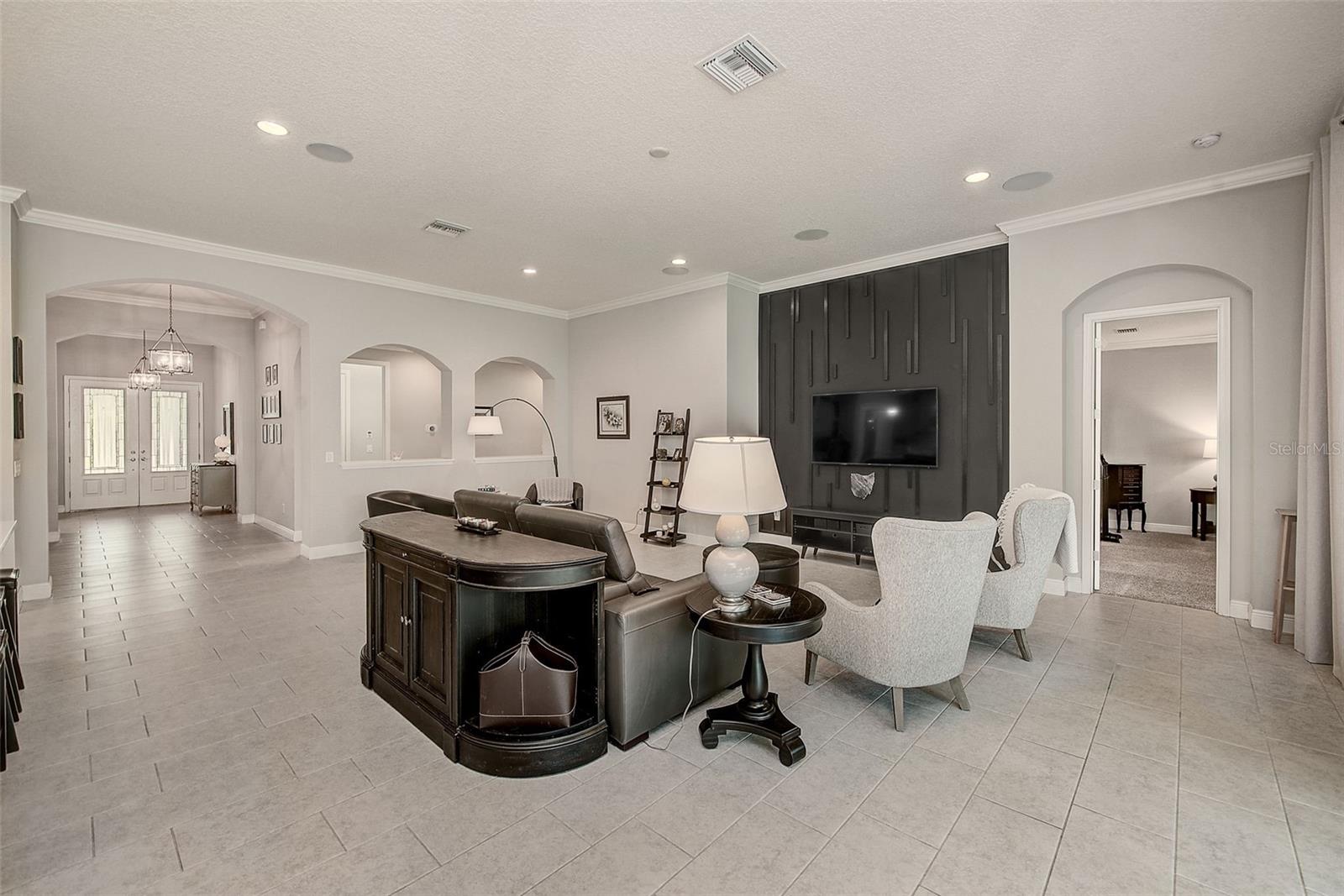 6916 Neopolitan Ct Property Photo 5