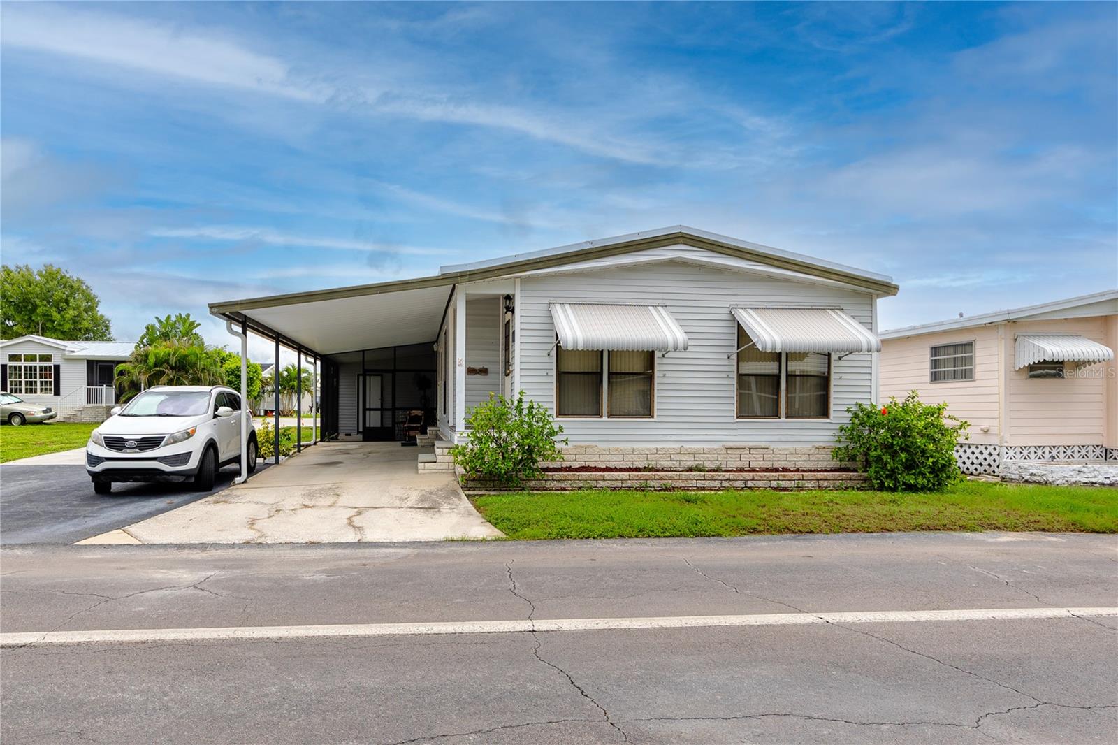 6821 AMERICANA DR NE #106 Property Photo 1