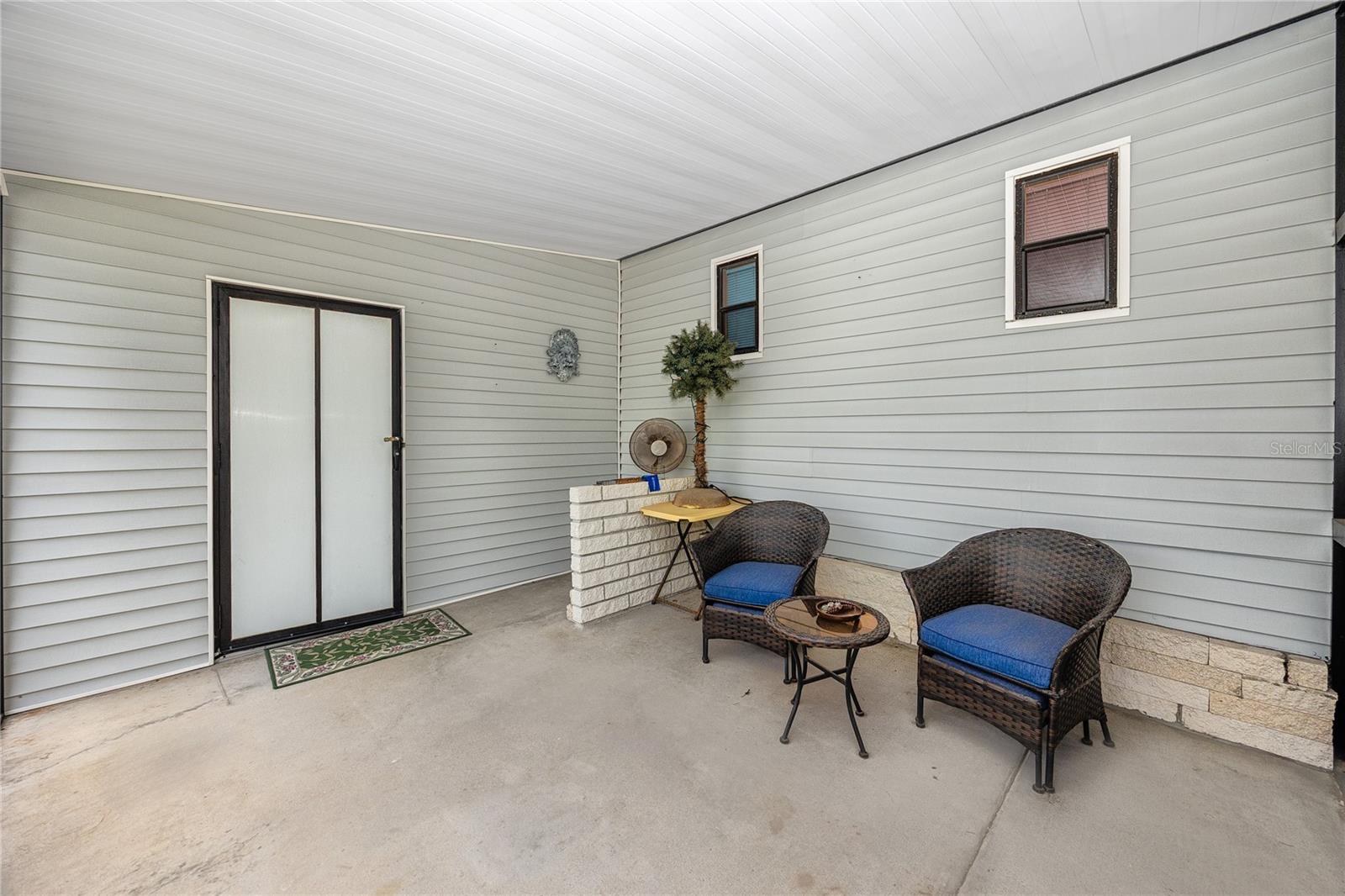 6821 Americana Dr Ne #106 Property Photo 3