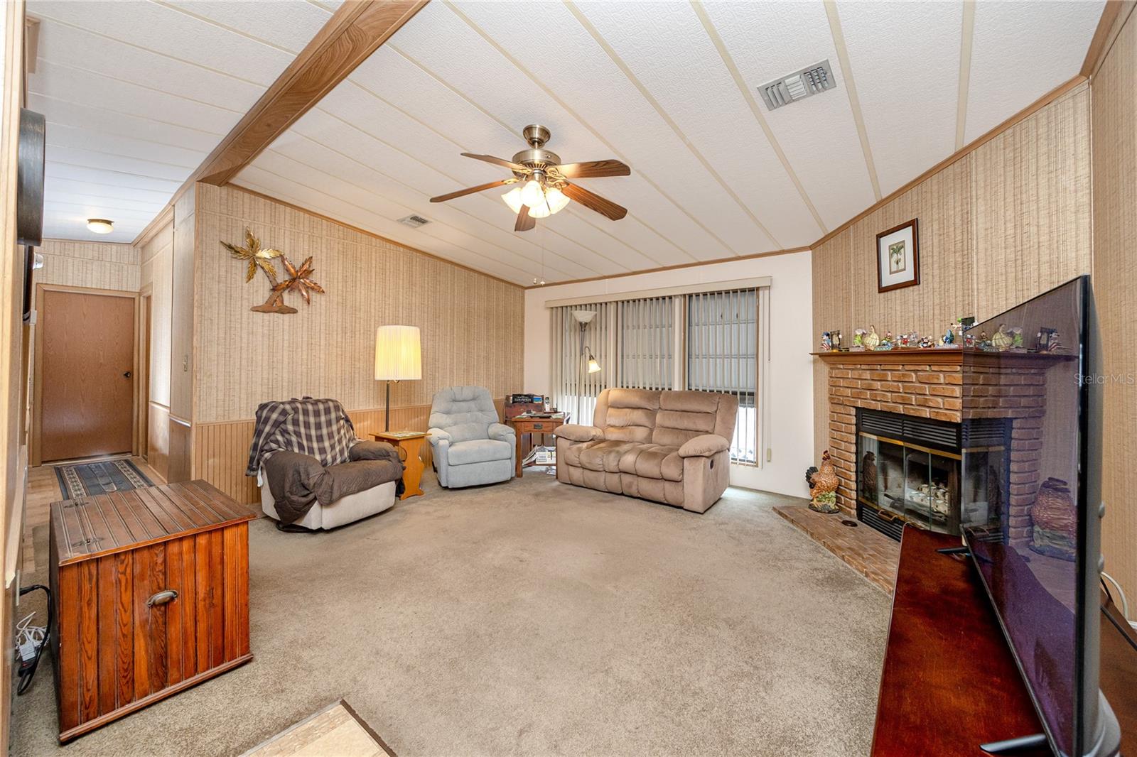 6821 Americana Dr Ne #106 Property Photo 5