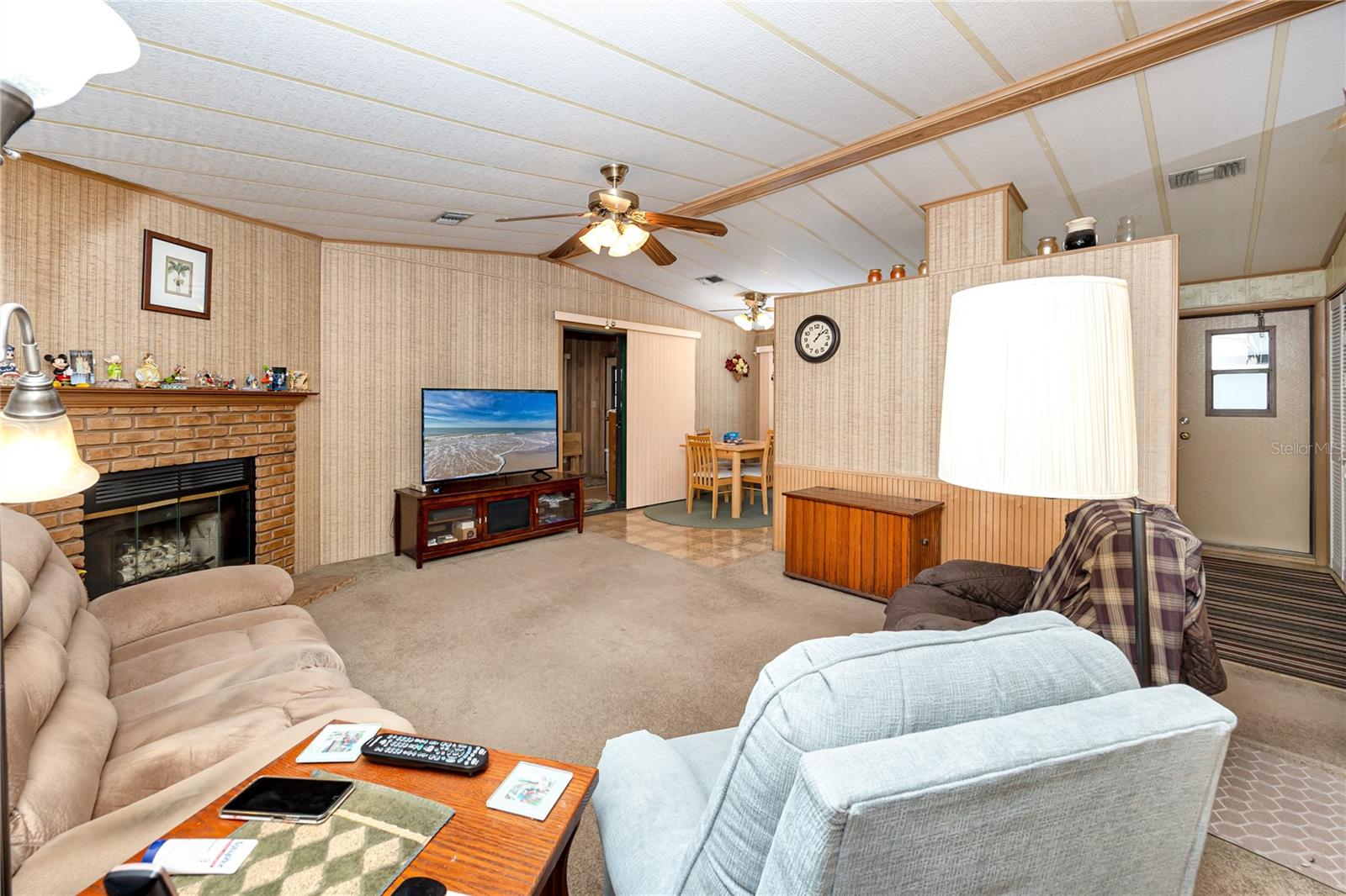 6821 Americana Dr Ne #106 Property Photo 6