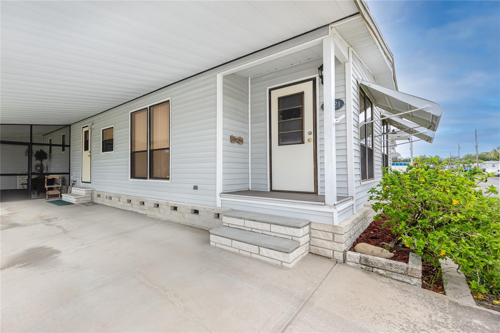 6821 Americana Dr Ne #106 Property Photo 14