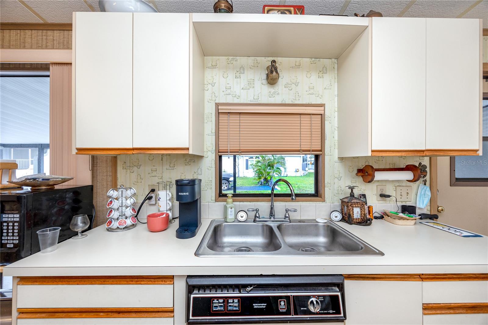 6821 Americana Dr Ne #106 Property Photo 17
