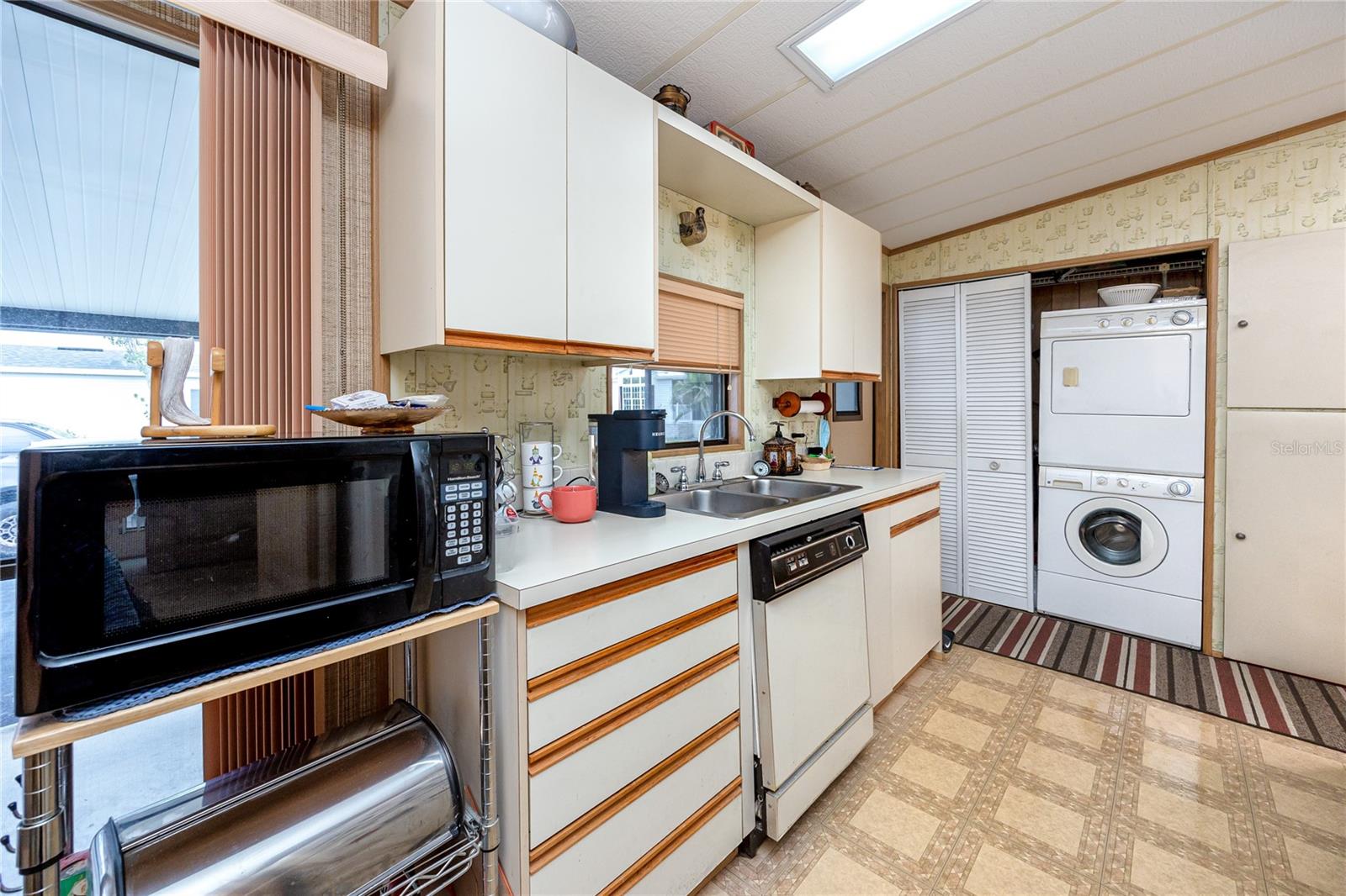 6821 Americana Dr Ne #106 Property Photo 19