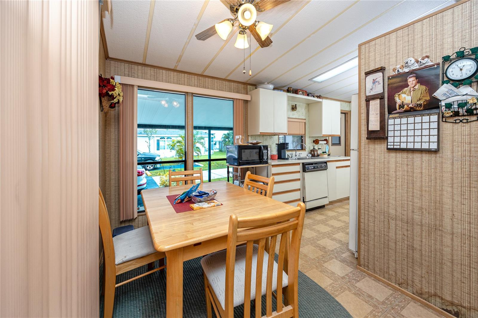 6821 Americana Dr Ne #106 Property Photo 20