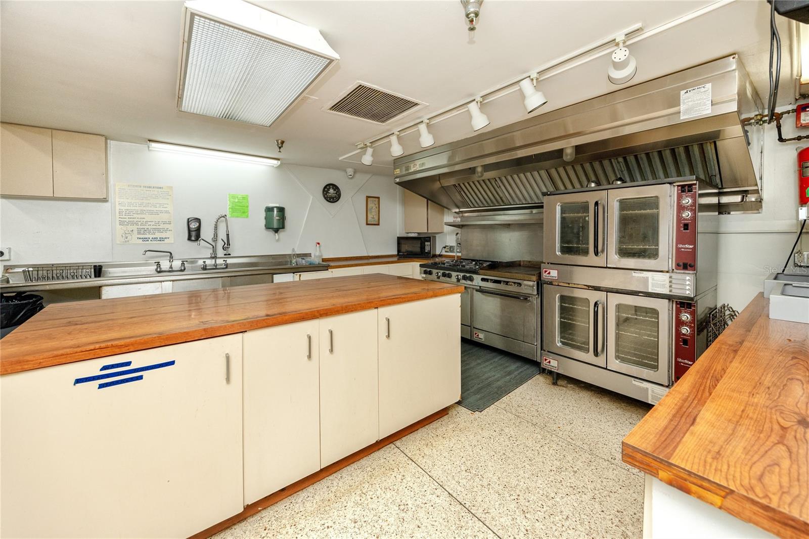 6821 Americana Dr Ne #106 Property Photo 43