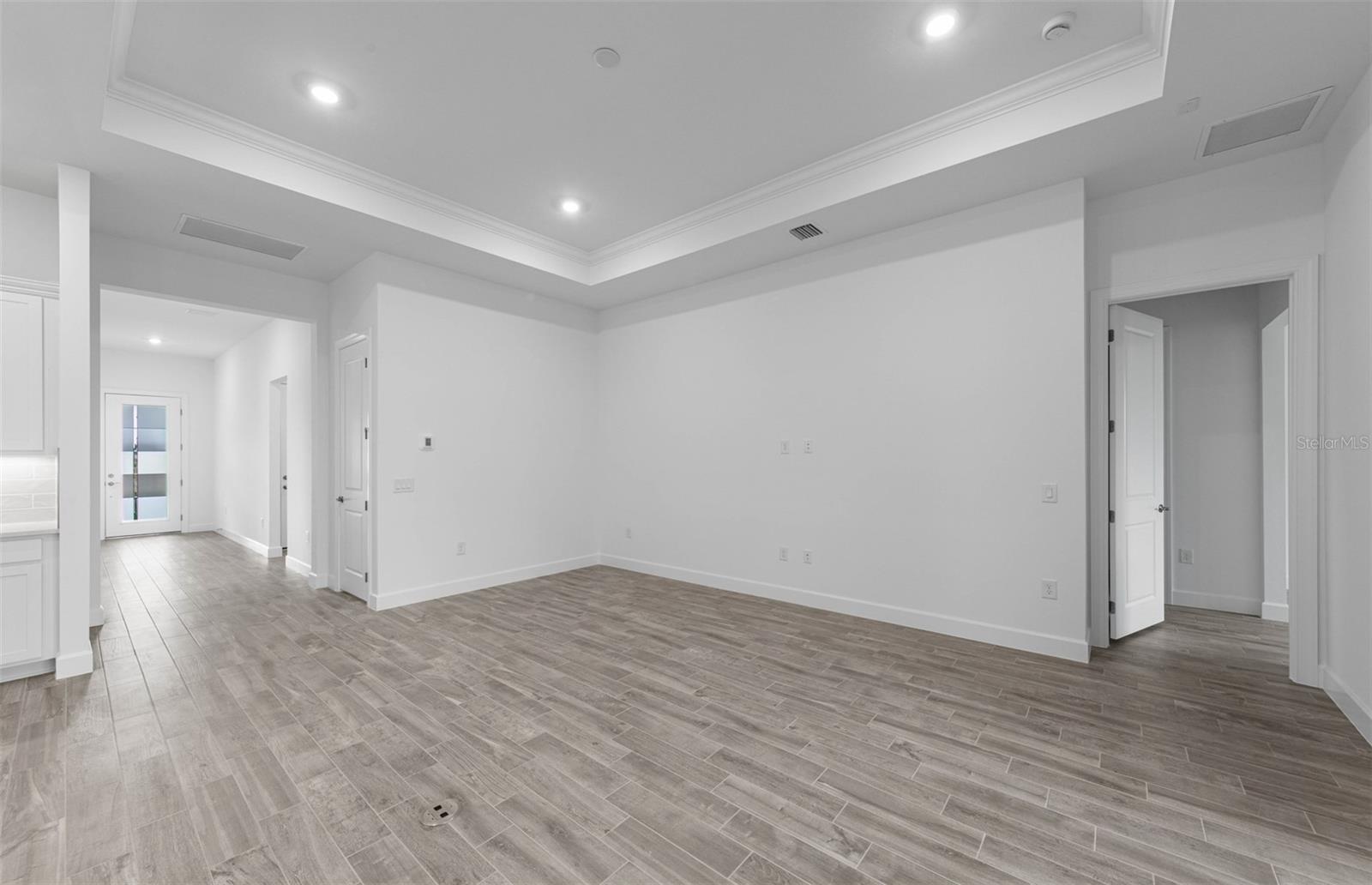 5006 Golden Shore Ct Property Photo 10
