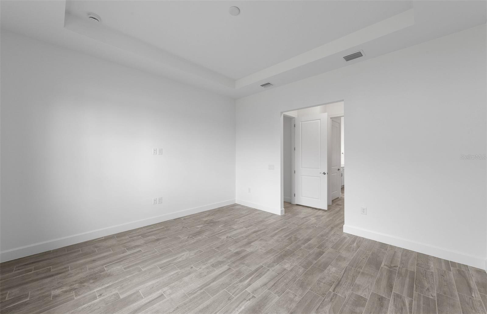 5006 Golden Shore Ct Property Photo 13