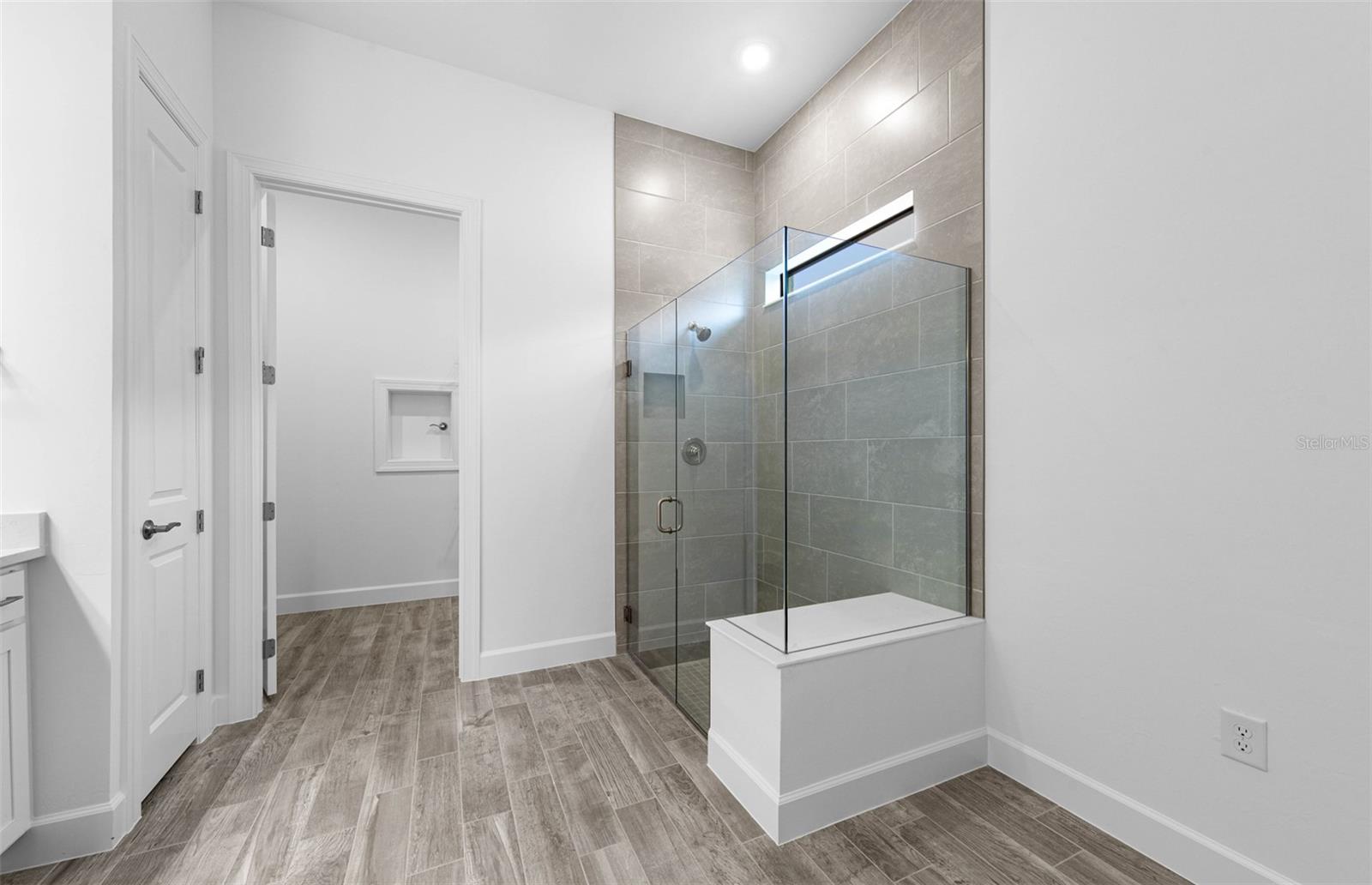 5006 Golden Shore Ct Property Photo 15
