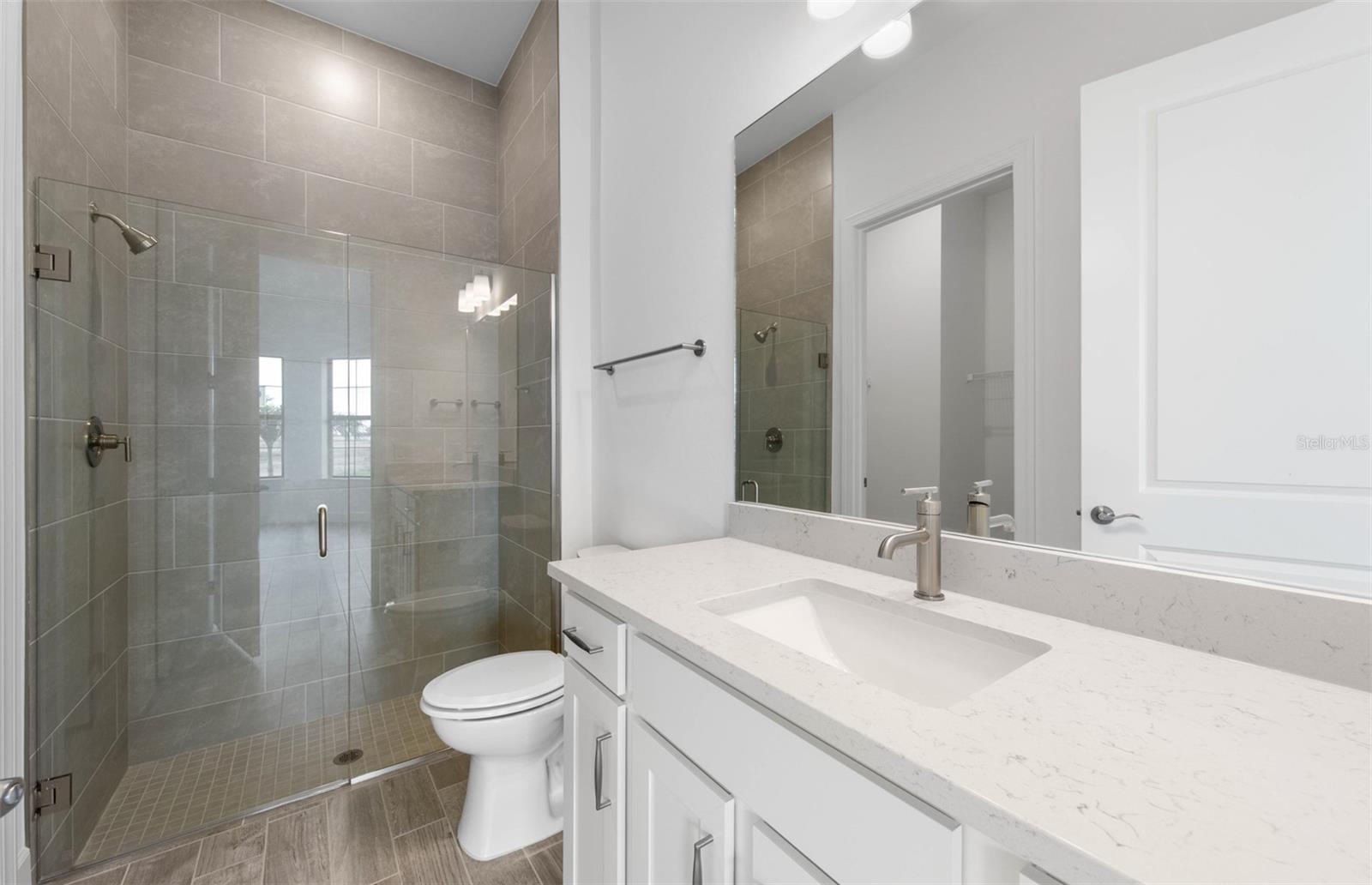 5006 Golden Shore Ct Property Photo 16