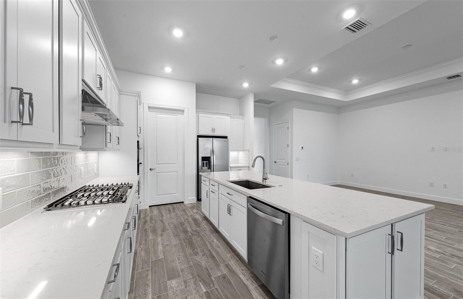 5006 Golden Shore Ct Property Photo 19