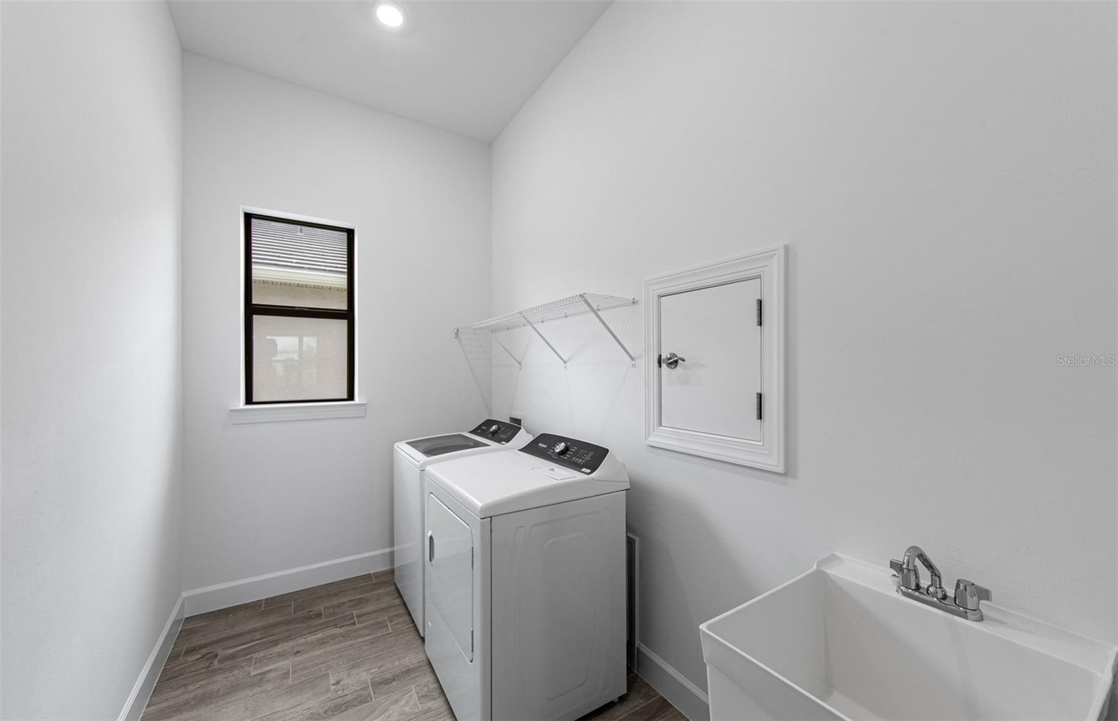 5006 Golden Shore Ct Property Photo 21
