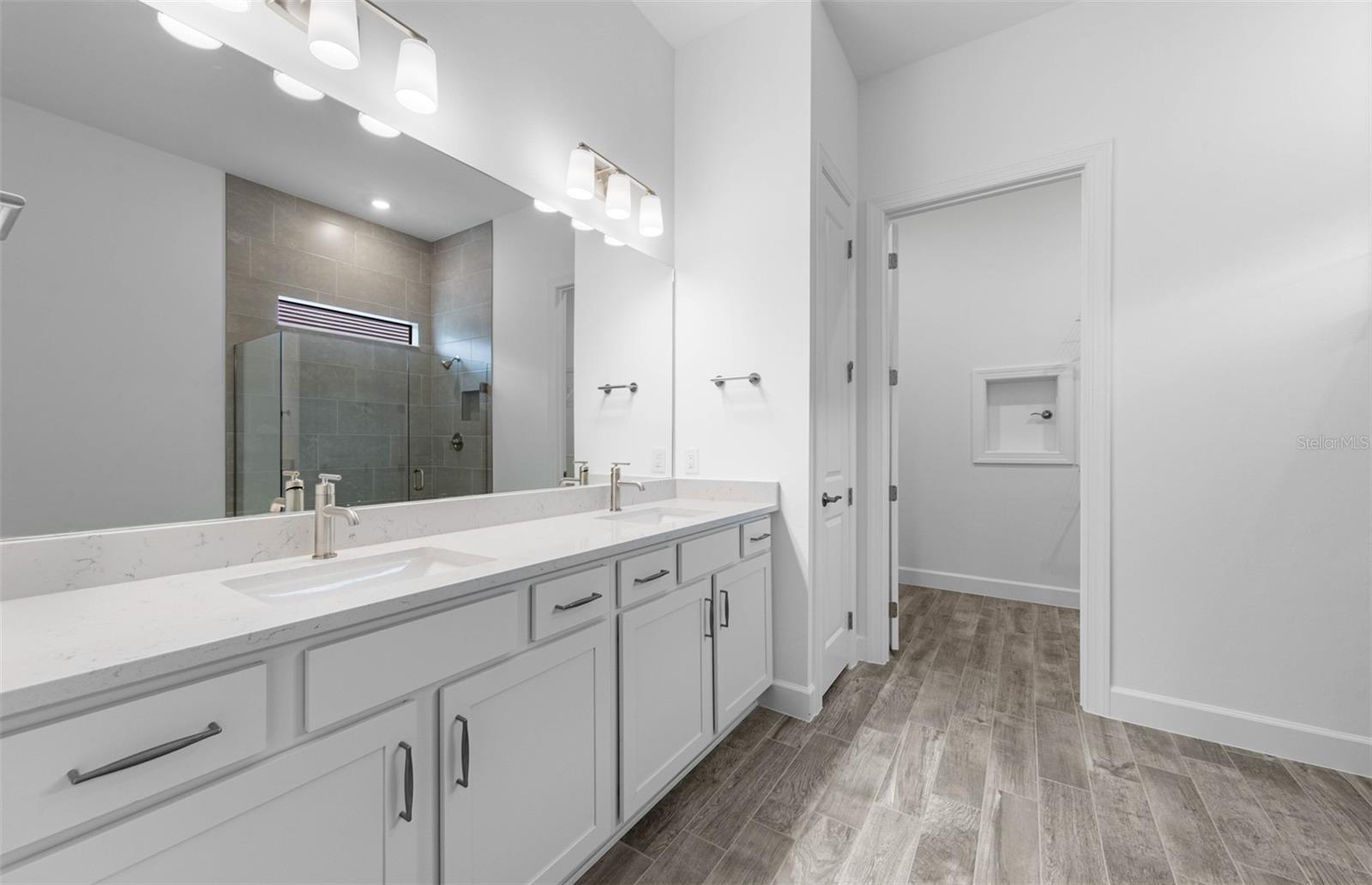 5006 Golden Shore Ct Property Photo 22