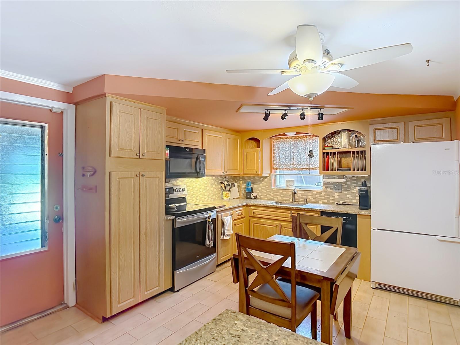 TB8536851 Property Photo 19