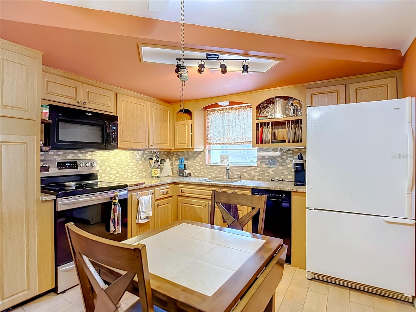 TB8536851 Property Photo 26