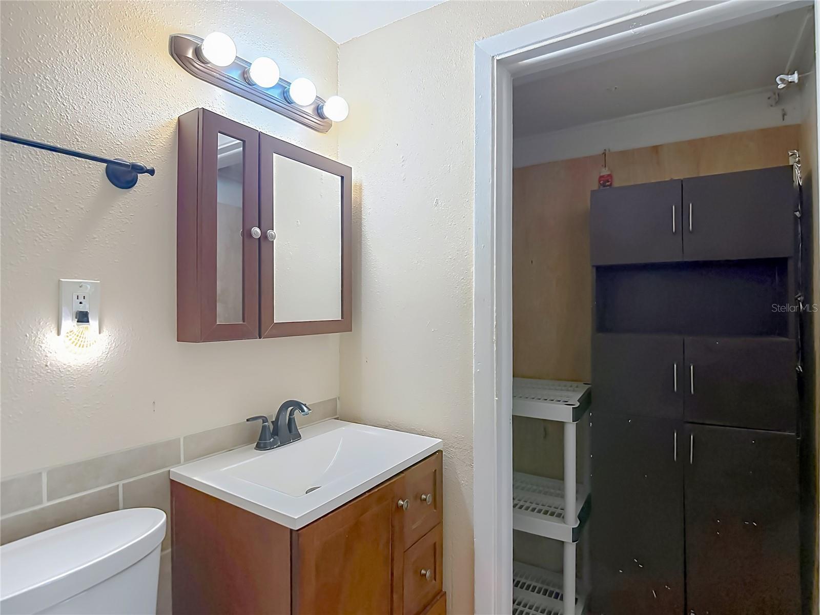TB8536851 Property Photo 47