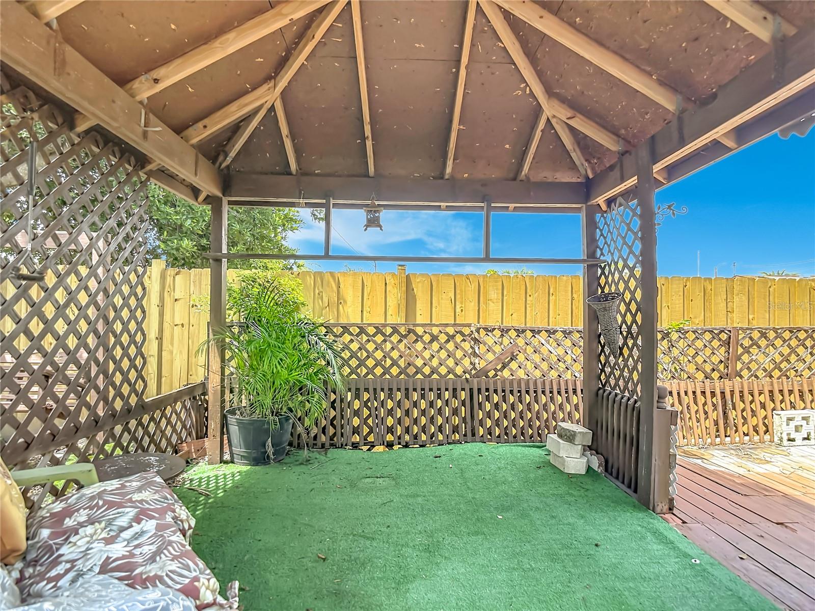 TB8536851 Property Photo 62