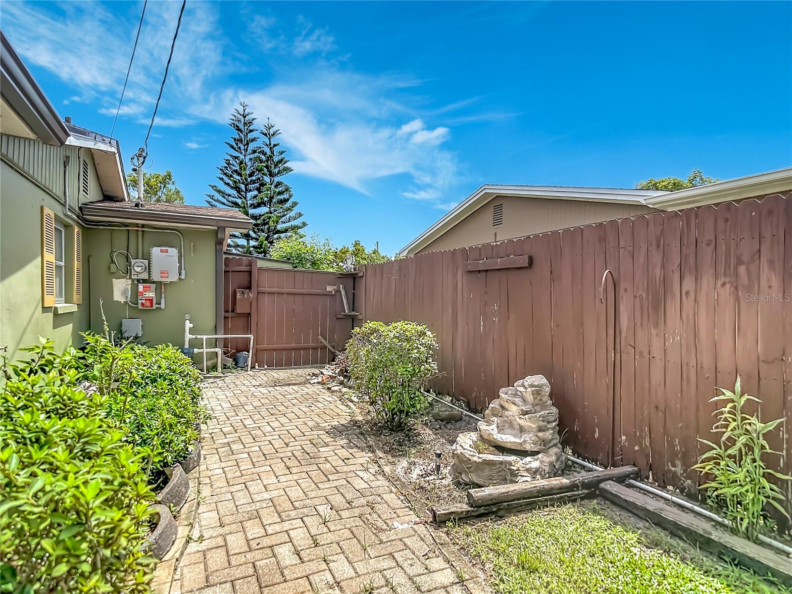 TB8536851 Property Photo 66