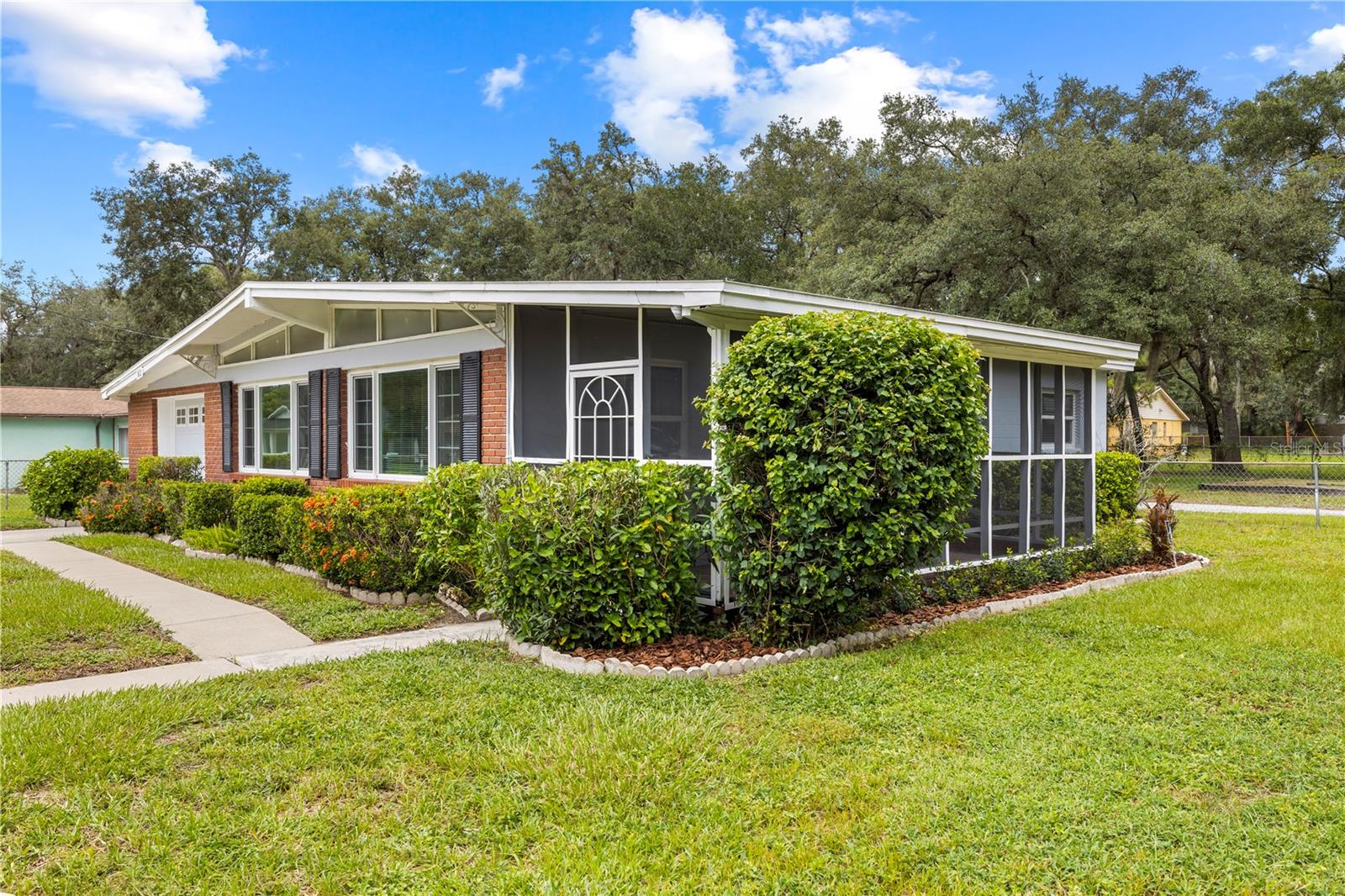 3622 E Lambright St Property Photo 2