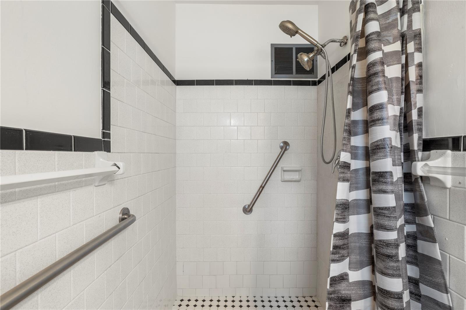 3622 E Lambright St Property Photo 28