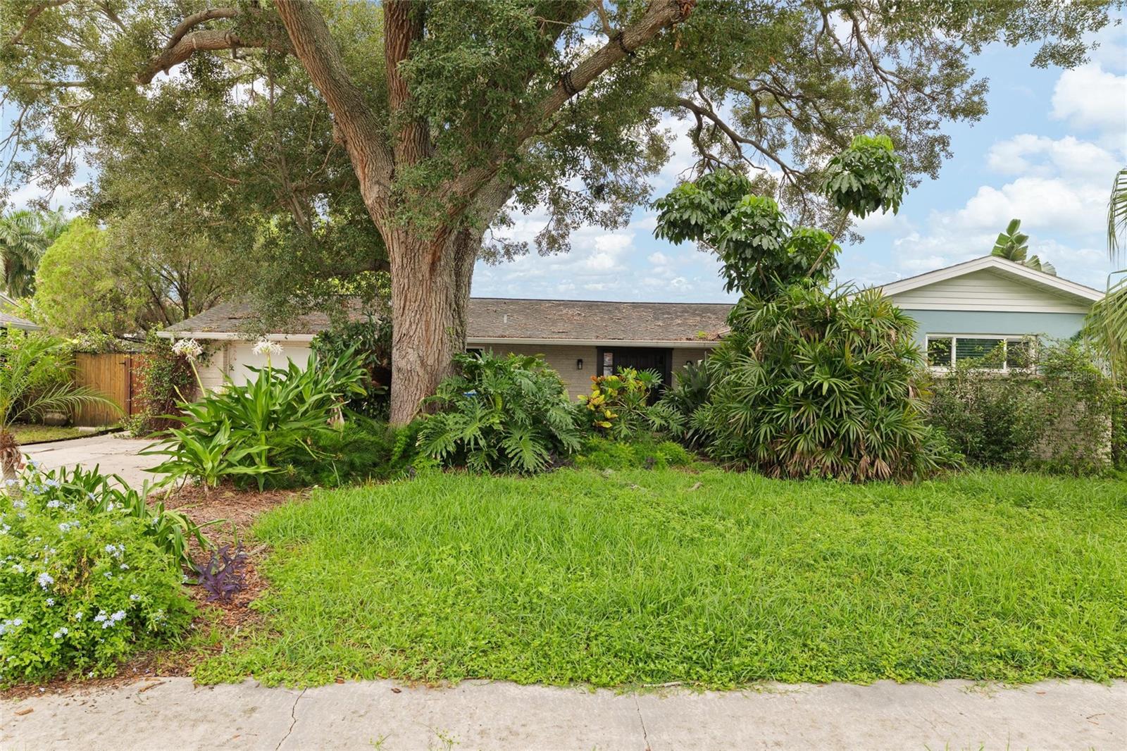 8404 Flagstone Dr Property Photo 1