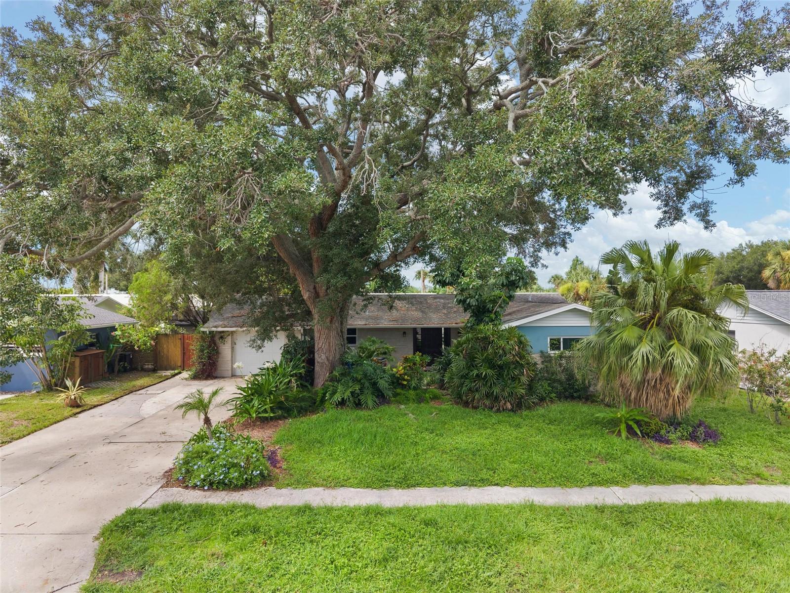 8404 Flagstone Dr Property Photo 4