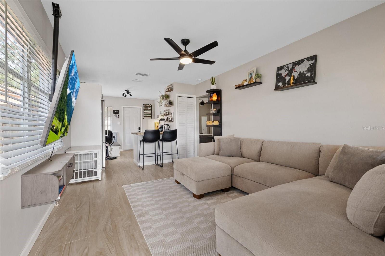 1863 Pasadena Dr Property Photo 3