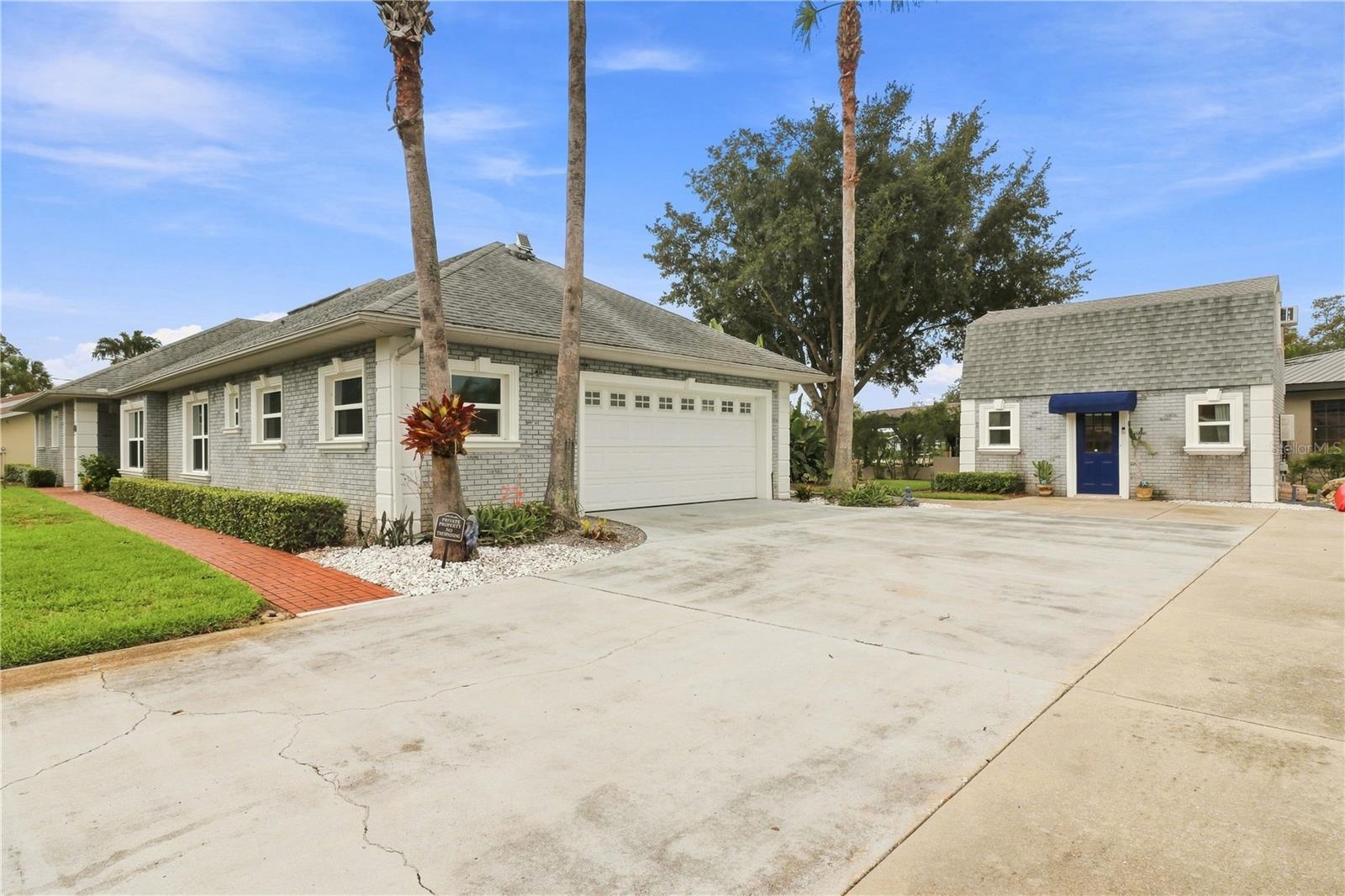 1520 SE PINWHEEL DR Property Photo 1