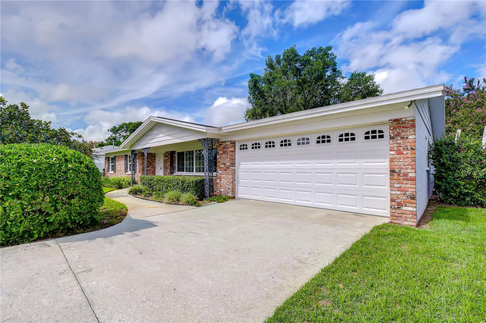 2205 Malibu Dr Property Photo 2