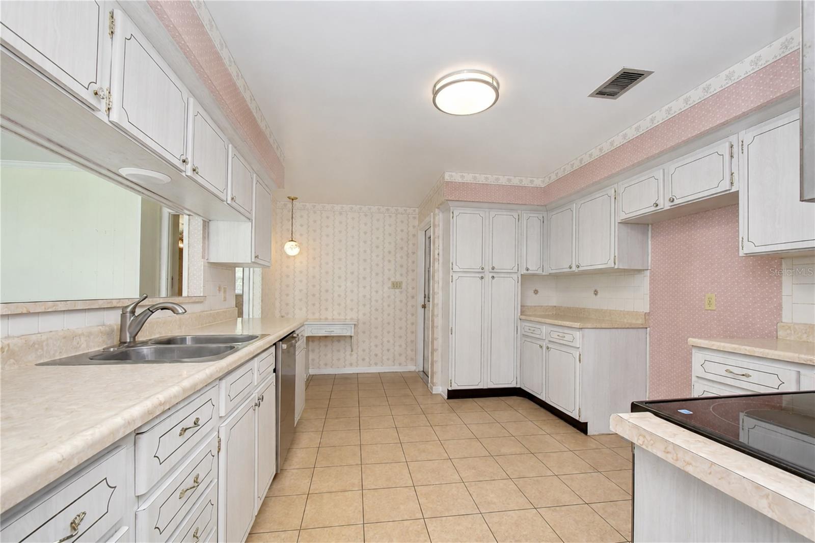 2205 Malibu Dr Property Photo 10