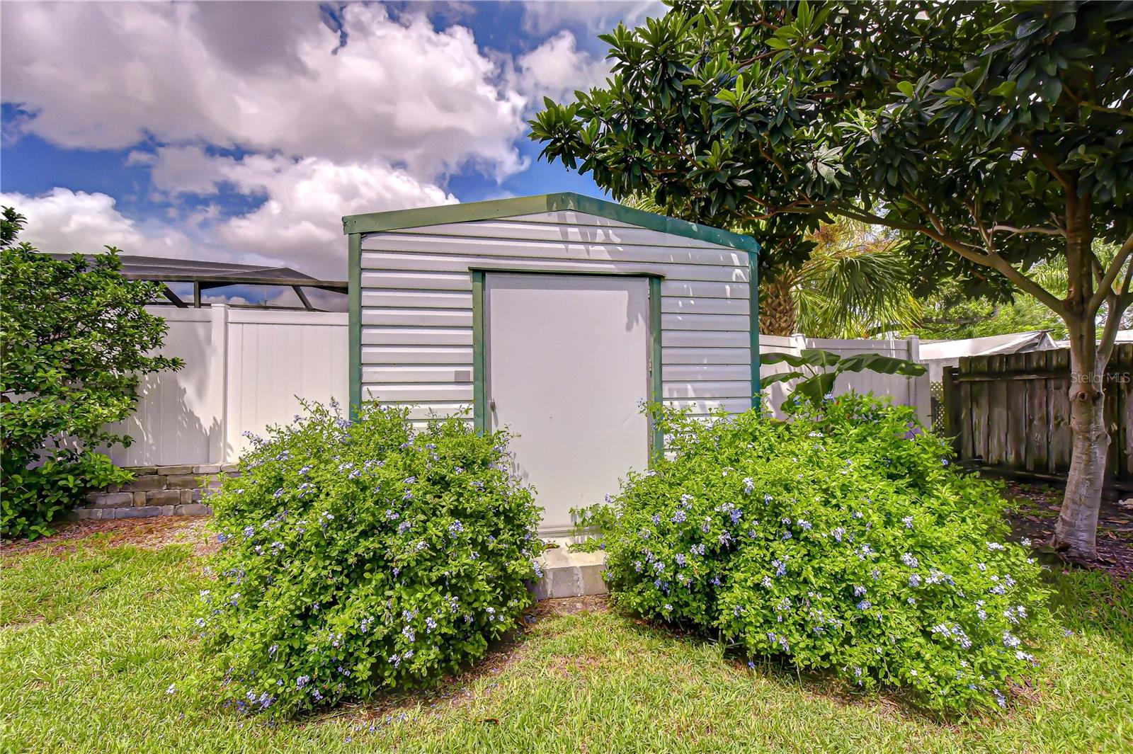 2205 Malibu Dr Property Photo 30