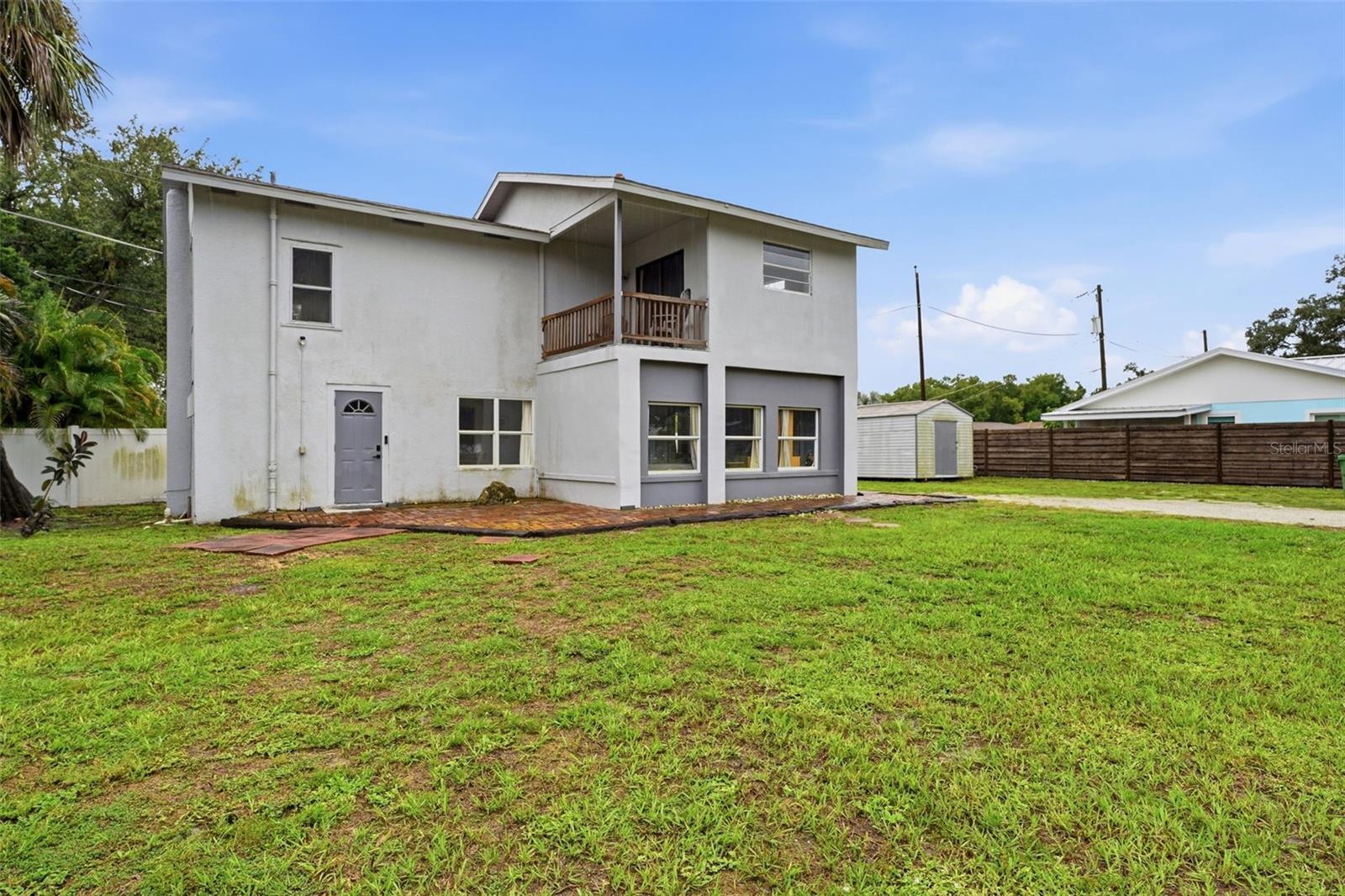 3052 Alta Vista St Property Photo 2