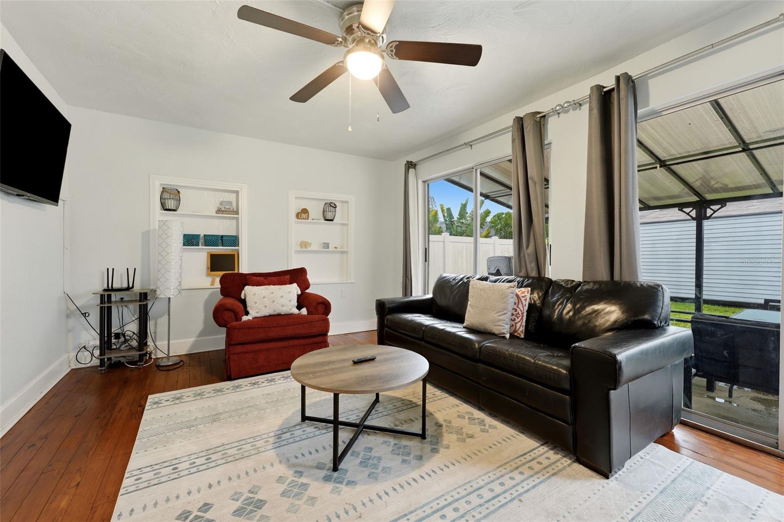 3052 Alta Vista St Property Photo 5