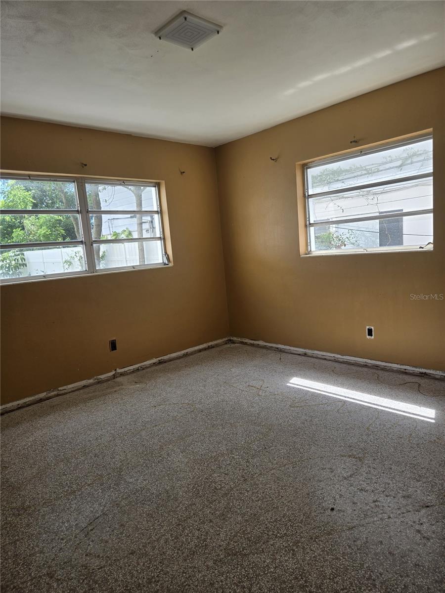 1216 Franklin Cir Property Photo 3