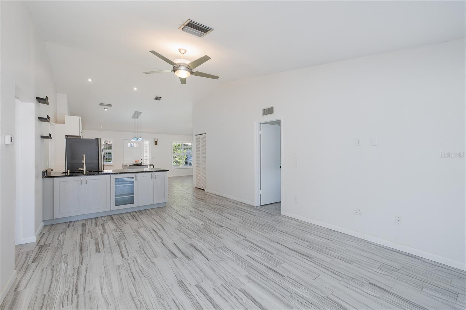 2207 Marshall Dr Property Photo 12
