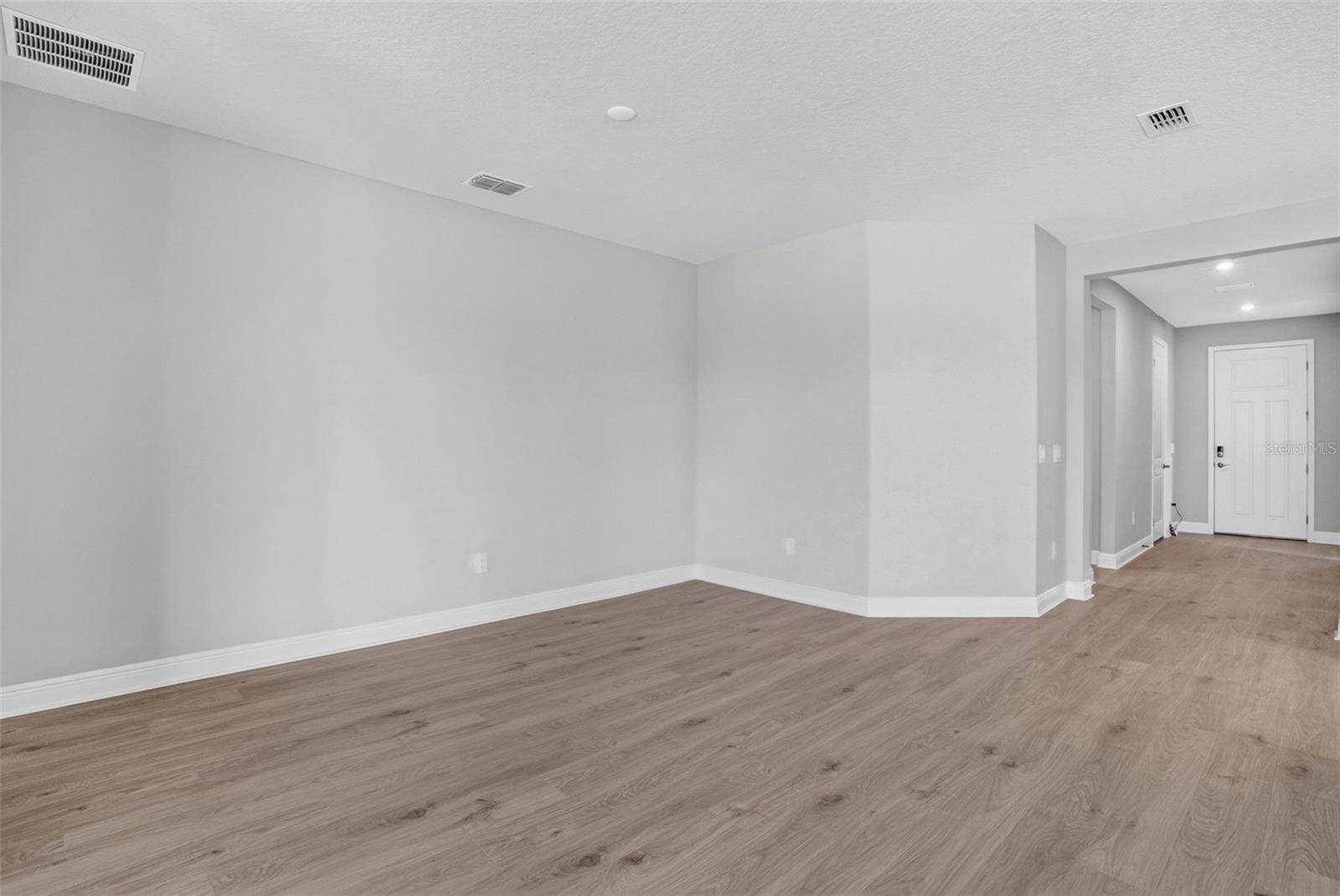 12415 51st St E Property Photo 5