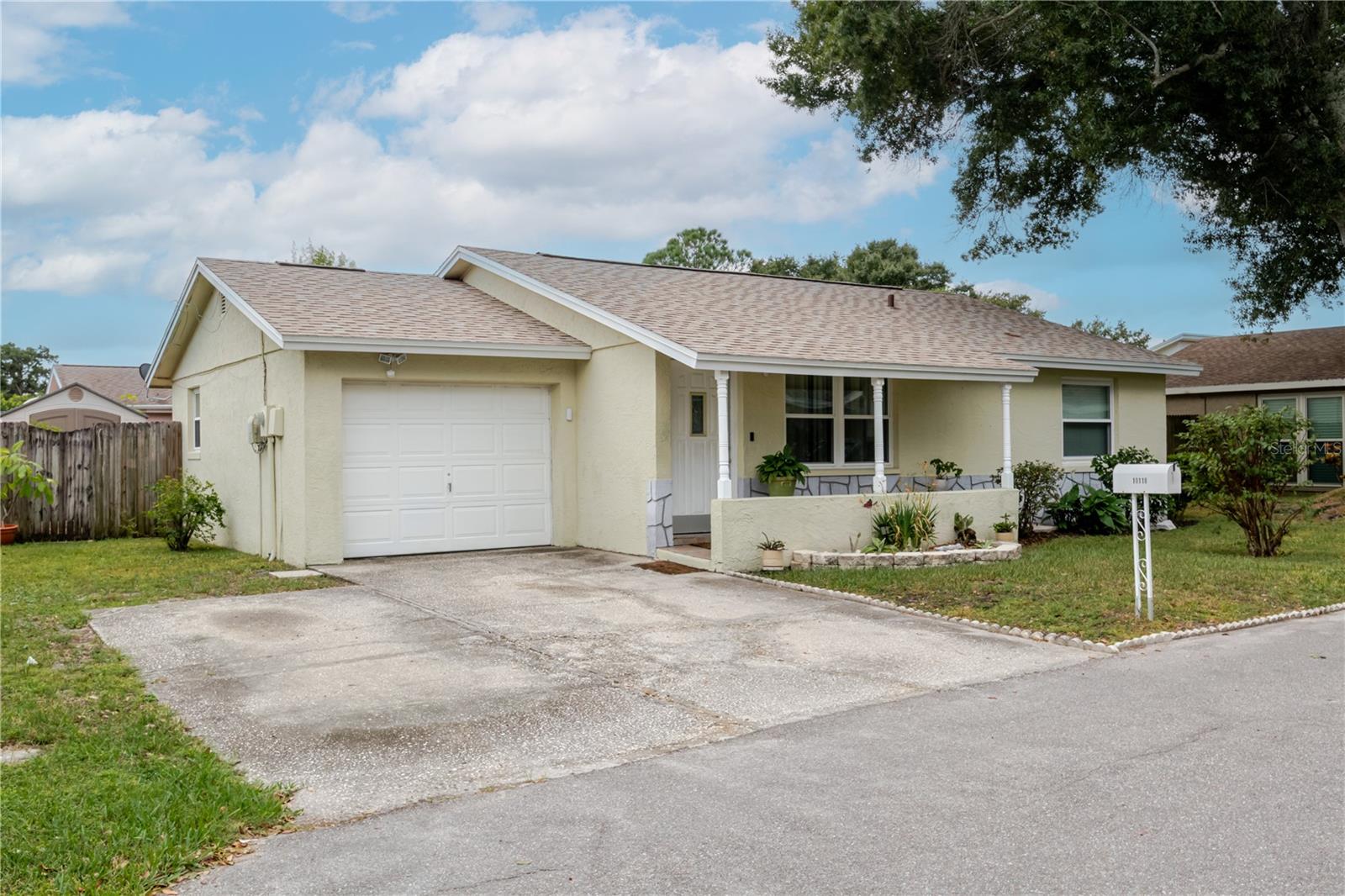 10118 HUNTERS POINT CT Property Photo 1