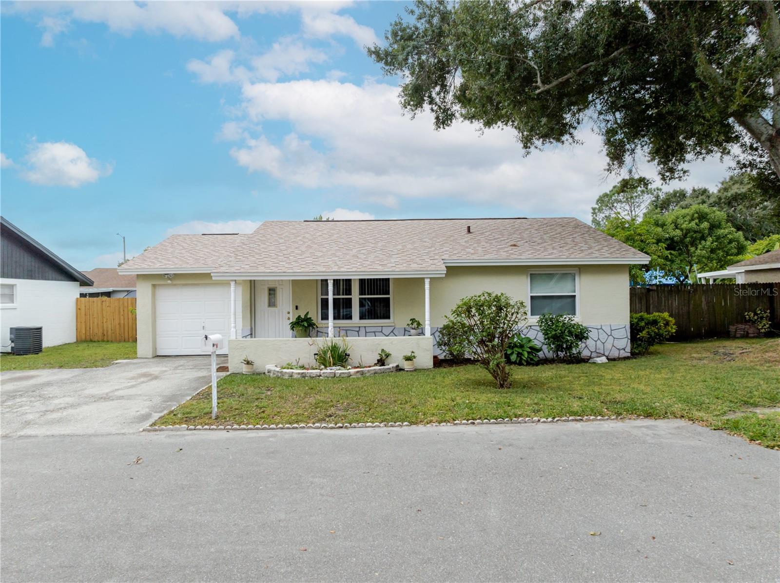 10118 Hunters Point Ct Property Photo 1