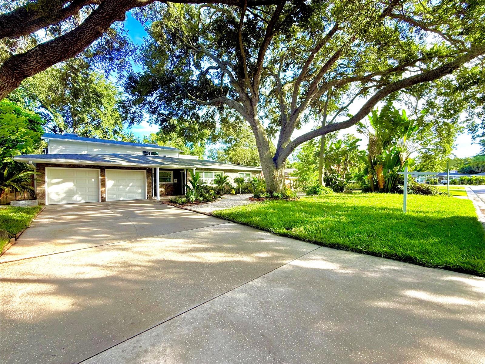 1557 Robinson Dr N Property Photo 1