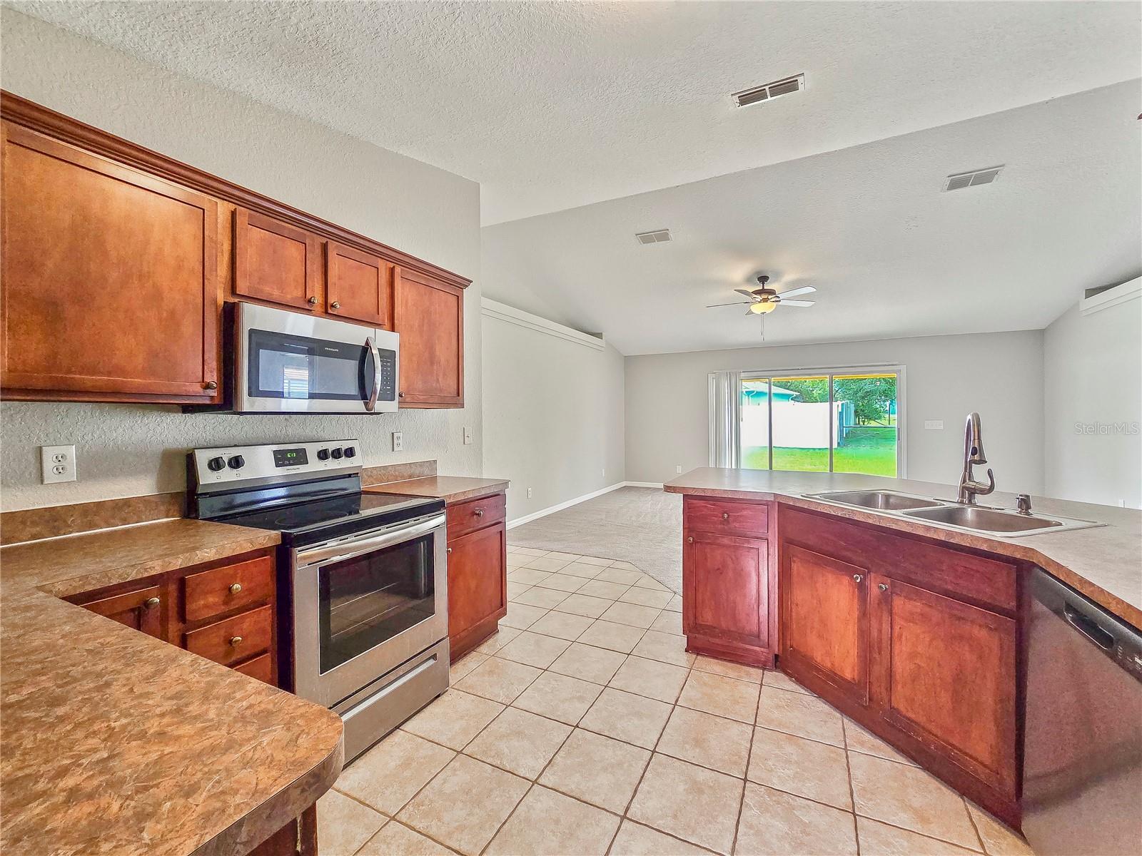 TB8536940 Property Photo 8